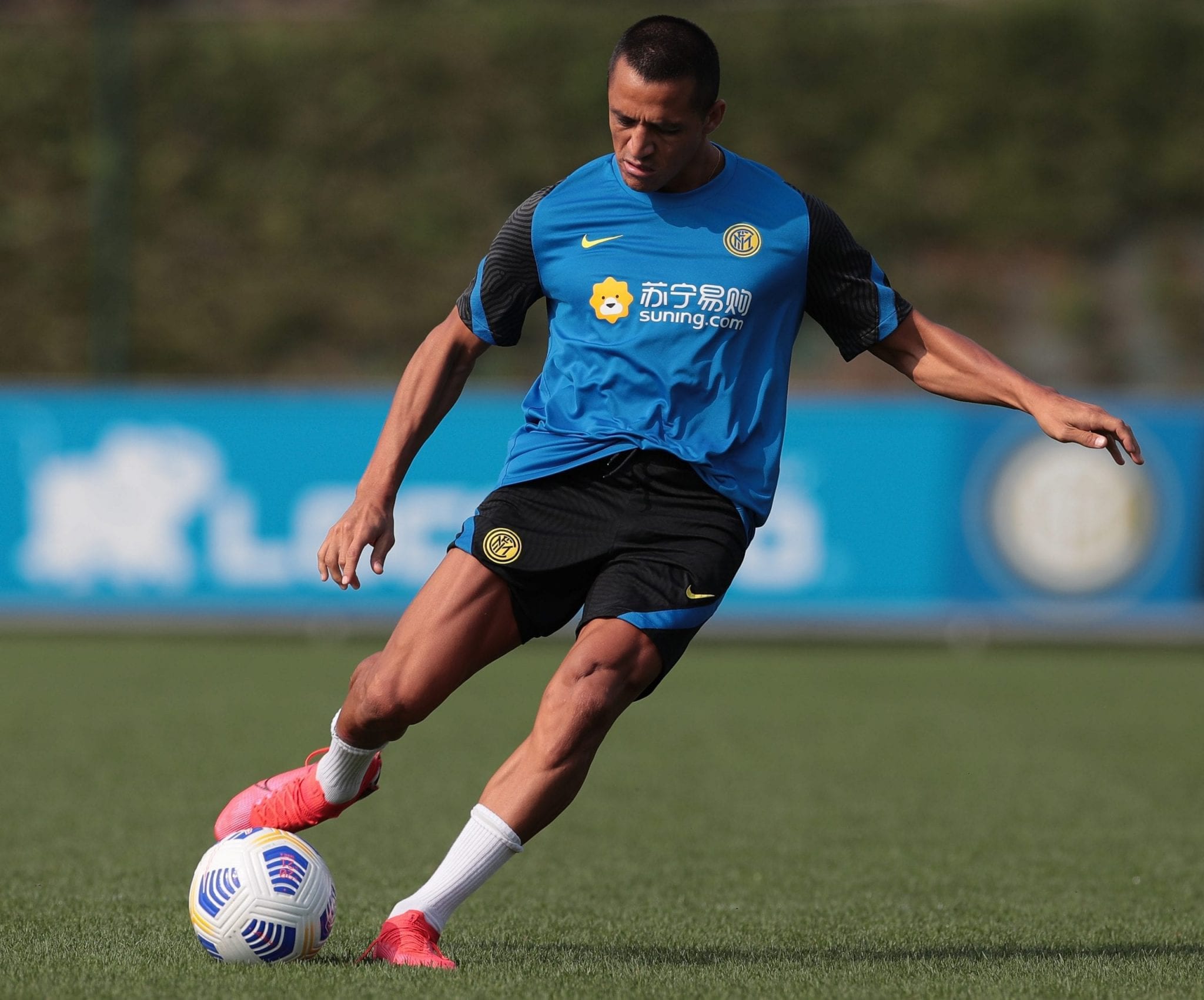 Alexis Sanchez of FC Internazionale kicks the ball during an FC Internazionale training session