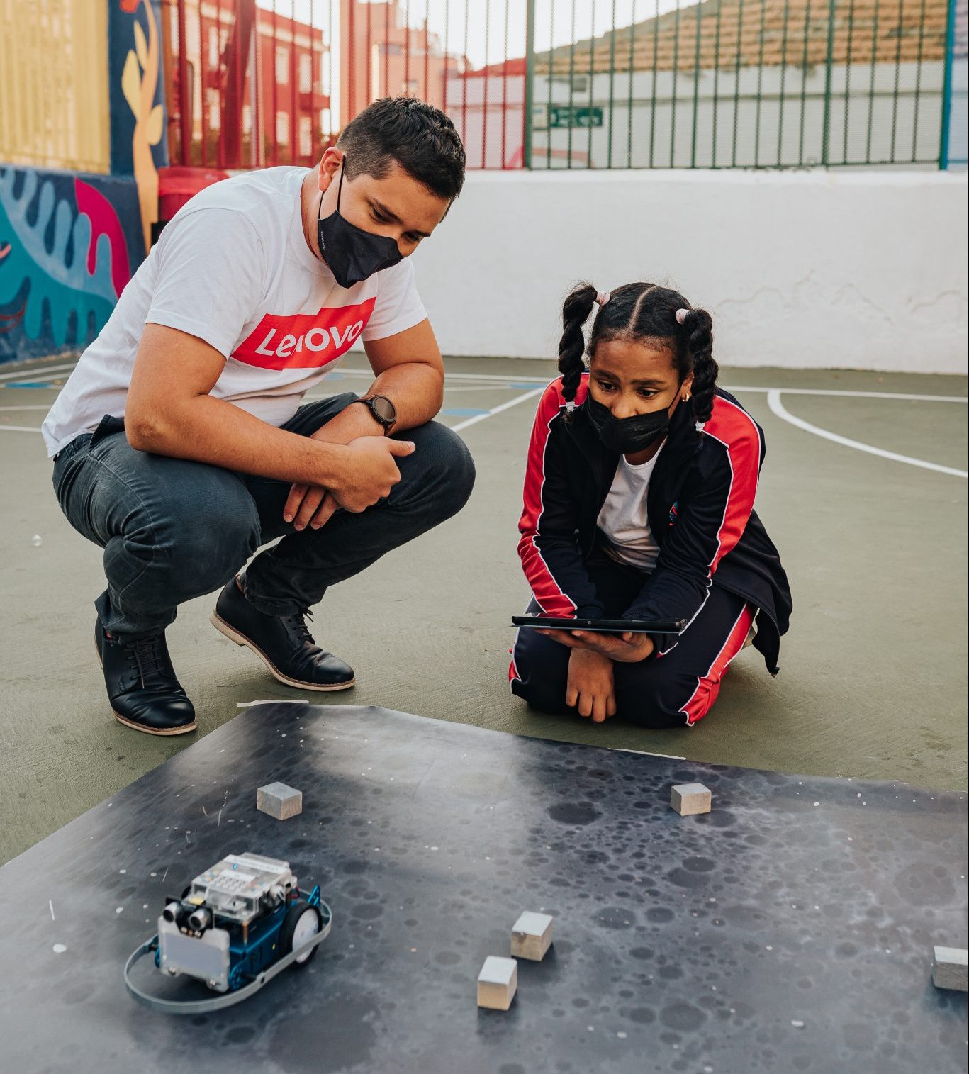 Robotics workshop in Madrid: Lenovo volunteer working with child